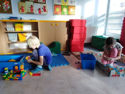 domeček z kostek...