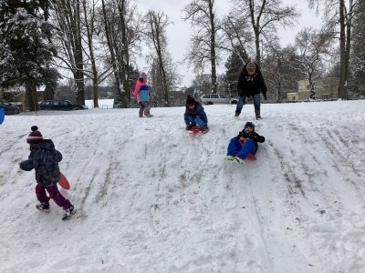Radovánky na sněhu a výlet za Eskymáky