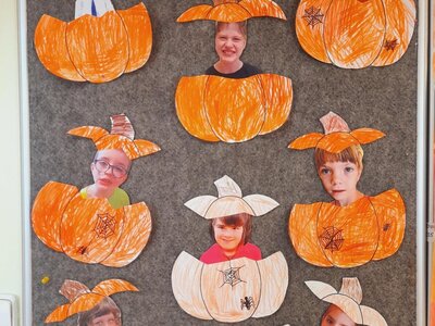 kamarádi ze IV. oddělení jako dýničky...