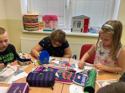 ze slunečnicových semínek tvoříme ježky...