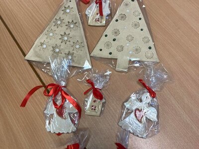 keramické výrobky na jarmark v ZUŠ...