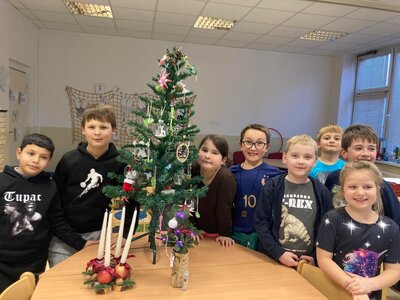 stromeček máme  a co dárky budou? : -)