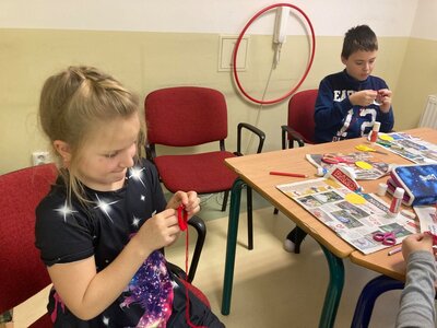 pomocí vlny a kolečka tvoříme čerty...