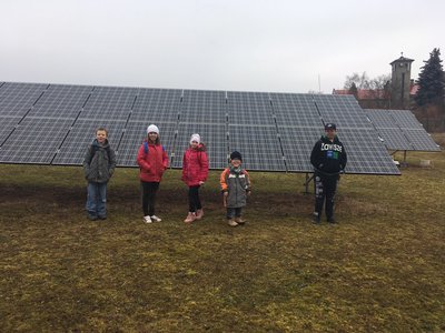 Návštěvníci solární elektrárny